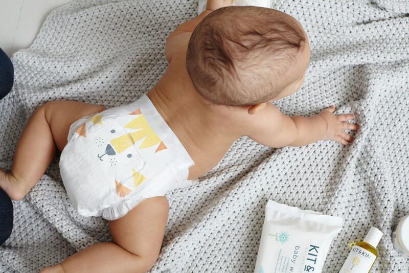 Miếng lót sơ sinh khác gì tã dán